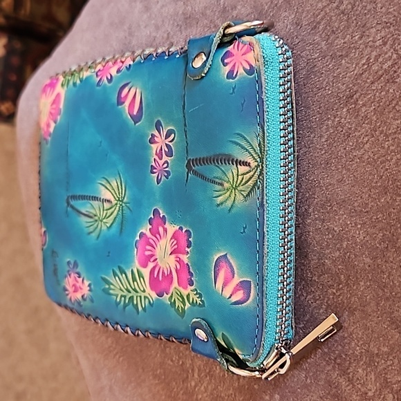 3/$30 Tropical Palm Tree Hibiscus Las Vegas Leather Crossbody Passport Mini Bag - Picture 6 of 6